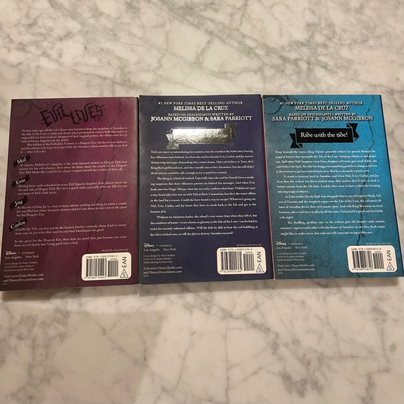 Set of Descendants Books: 1-3 by Melissa de la Cruz - Picture 2 of 2